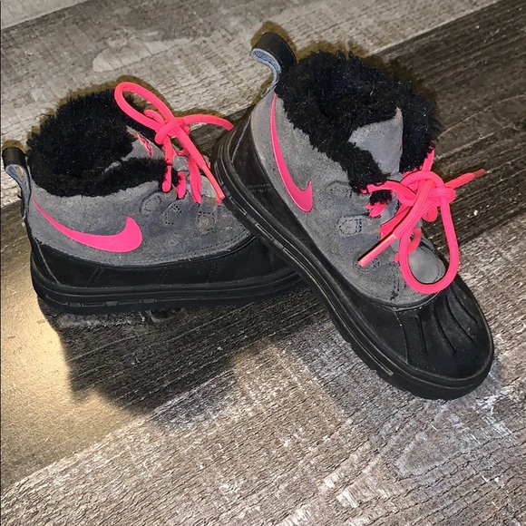 black and pink nike boots